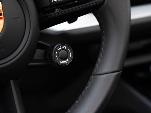 Used 2025 Porsche Cayenne S image 29