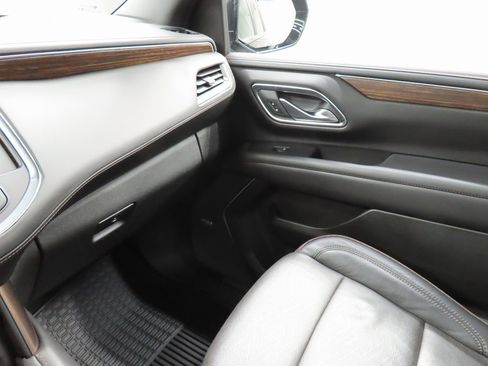 Used 2024 Chevrolet Suburban High Country image 25