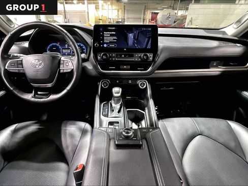 Used 2024 Toyota Grand Highlander Platinum image 16