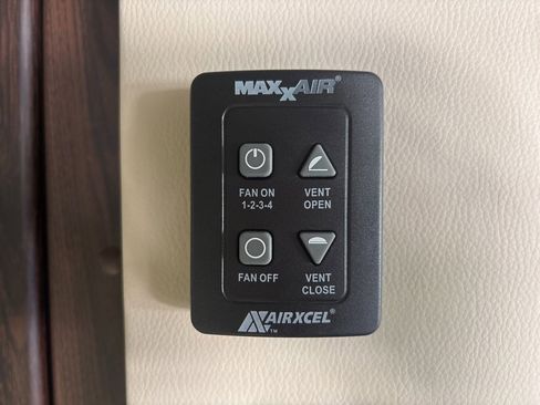 Used 2022 Mercedes-Benz Sprinter 144 Cargo image 30