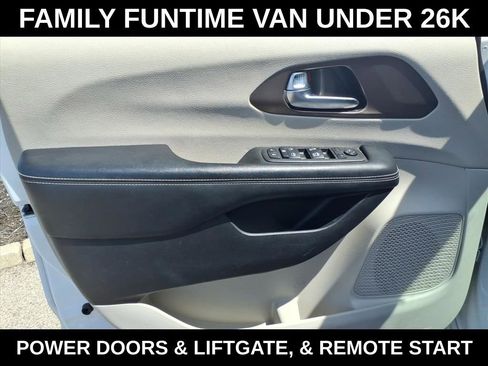 Used 2023 Chrysler Voyager LX FWD image 11