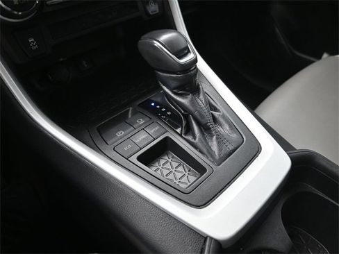 Used 2021 Toyota RAV4 XLE Premium image 30