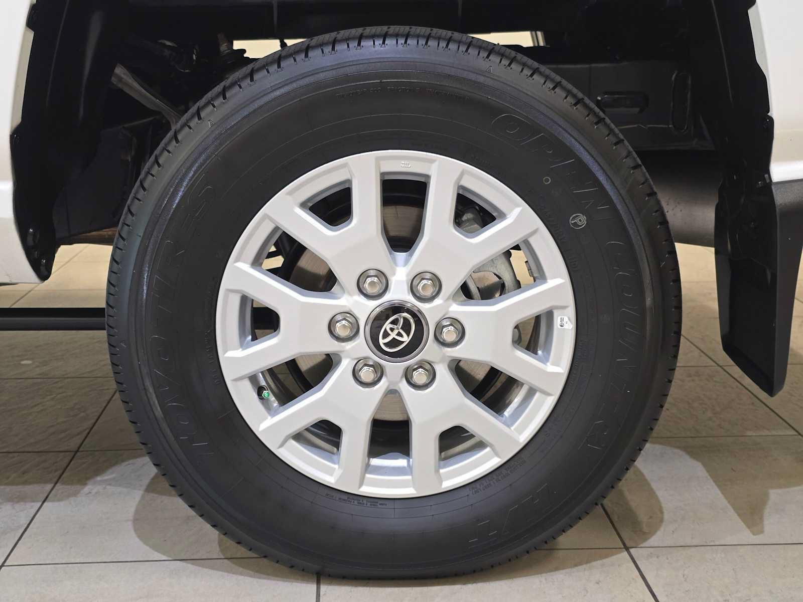 Certified 2025 Toyota Tacoma SR5 w/ SR5 Upgrade Package AWD/4WD image 8