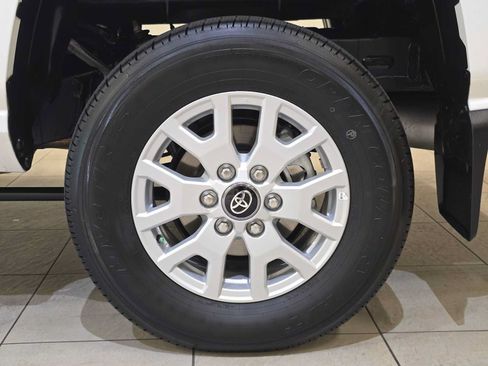Certified 2025 Toyota Tacoma SR5 w/ SR5 Upgrade Package AWD/4WD image 8