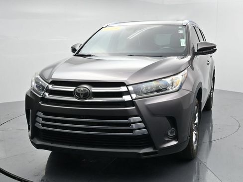 Used 2019 Toyota Highlander Limited Platinum AWD/4WD image 3