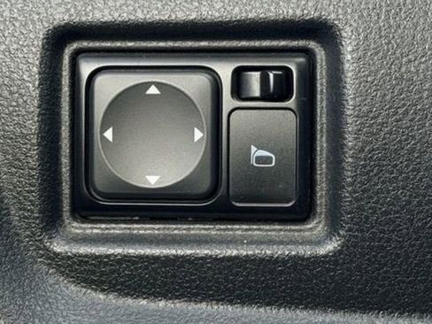 Used 2015 Nissan Versa Note SV image 23