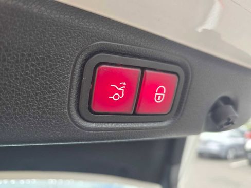 Used 2017 Mercedes-Benz E 300 image 18