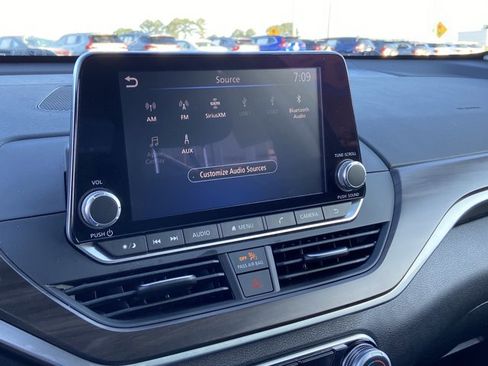 Used 2024 Nissan Altima 2.5 SV FWD image 37