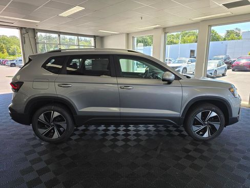 New 2026 Volkswagen Taos SE AWD/4WD image 2