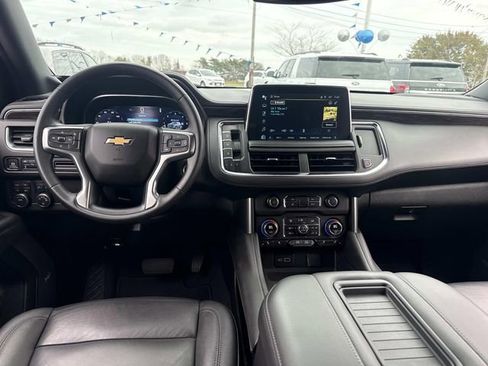 Used 2024 Chevrolet Suburban LT image 16