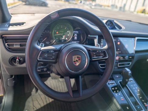 Certified 2026 Porsche Macan AWD/4WD image 14