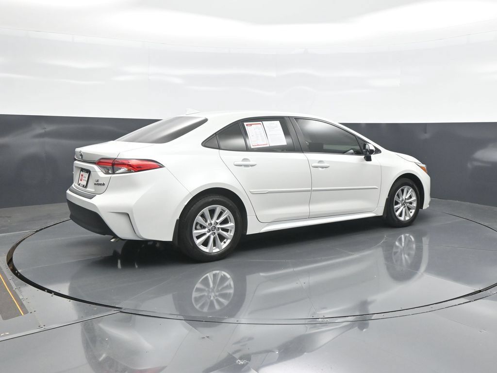Used 2024 Toyota Corolla LE w/ LE Convenience Package FWD image 7