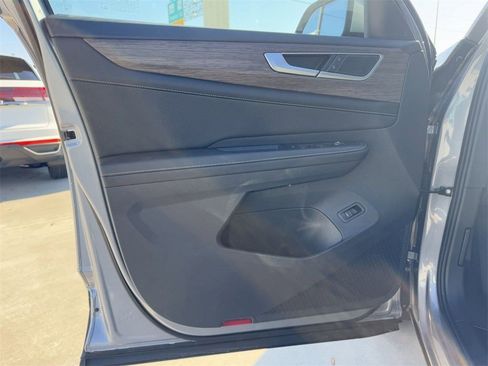 New 2025 Volkswagen Atlas SEL image 9