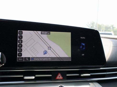 New 2025 Hyundai Elantra Limited image 36