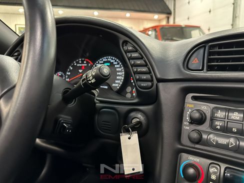 Used 2004 Chevrolet Corvette Convertible 2D w/ Preferred Equipment Group image 39