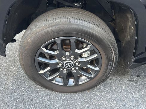 Used 2023 Toyota Tundra Platinum image 32