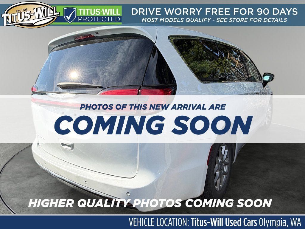 Used 2024 Chrysler Pacifica Touring-L FWD image 4