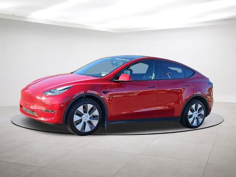 Used 2022 Tesla Model Y Long Range image 3