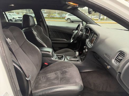 Used 2016 Dodge Charger R/T Scat Pack w/ Technology Group image 20