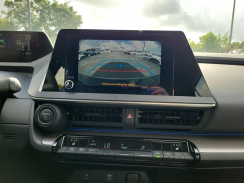 Used 2025 Toyota Prius XLE FWD image 27
