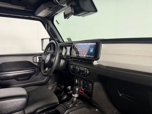 Used 2024 Jeep Wrangler Unlimited AWD/4WD image 30