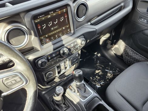 Used 2020 Jeep Wrangler Unlimited Sahara image 27