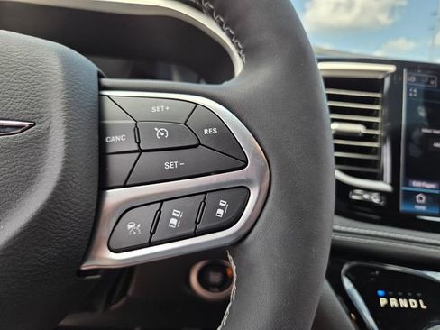 Used 2026 Chrysler Pacifica Select FWD image 30