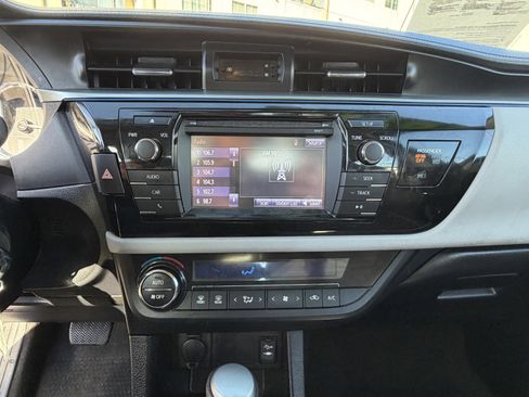 Used 2016 Toyota Corolla image 26