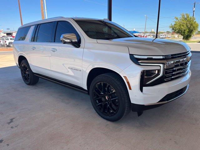 Used 2025 Chevrolet Suburban Premier AWD/4WD image 3