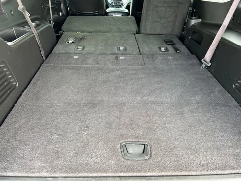 Used 2017 Chevrolet Suburban LT image 16