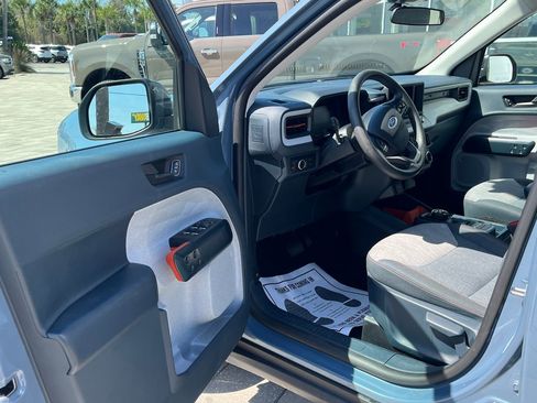 Used 2024 Ford Maverick XLT image 11