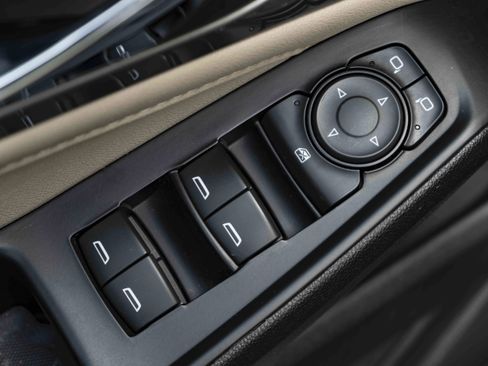 Used 2023 Chevrolet Traverse LS FWD image 36
