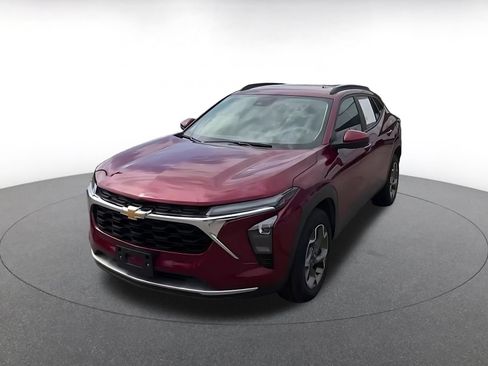 Used 2025 Chevrolet Trax LT w/ LT Convenience Package FWD image 7