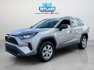 Used 2021 Toyota RAV4 LE video 1