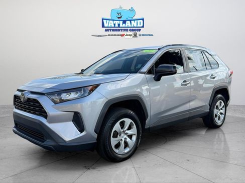 Used 2021 Toyota RAV4 LE image 1