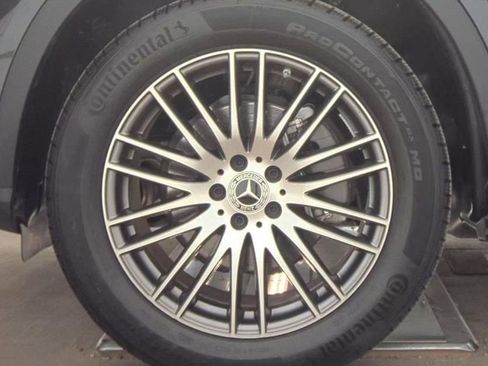 Used 2025 Mercedes-Benz GLC 300 4MATIC image 7