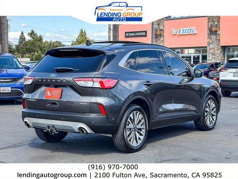 Used 2020 Ford Escape Titanium w/ Titanium Premium Package 2.0 AWD/4WD image 4