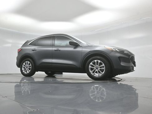 Used 2022 Ford Escape SE w/ Convenience Package FWD image 4