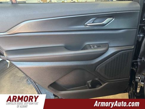 New 2025 Jeep Grand Cherokee L Altitude image 23