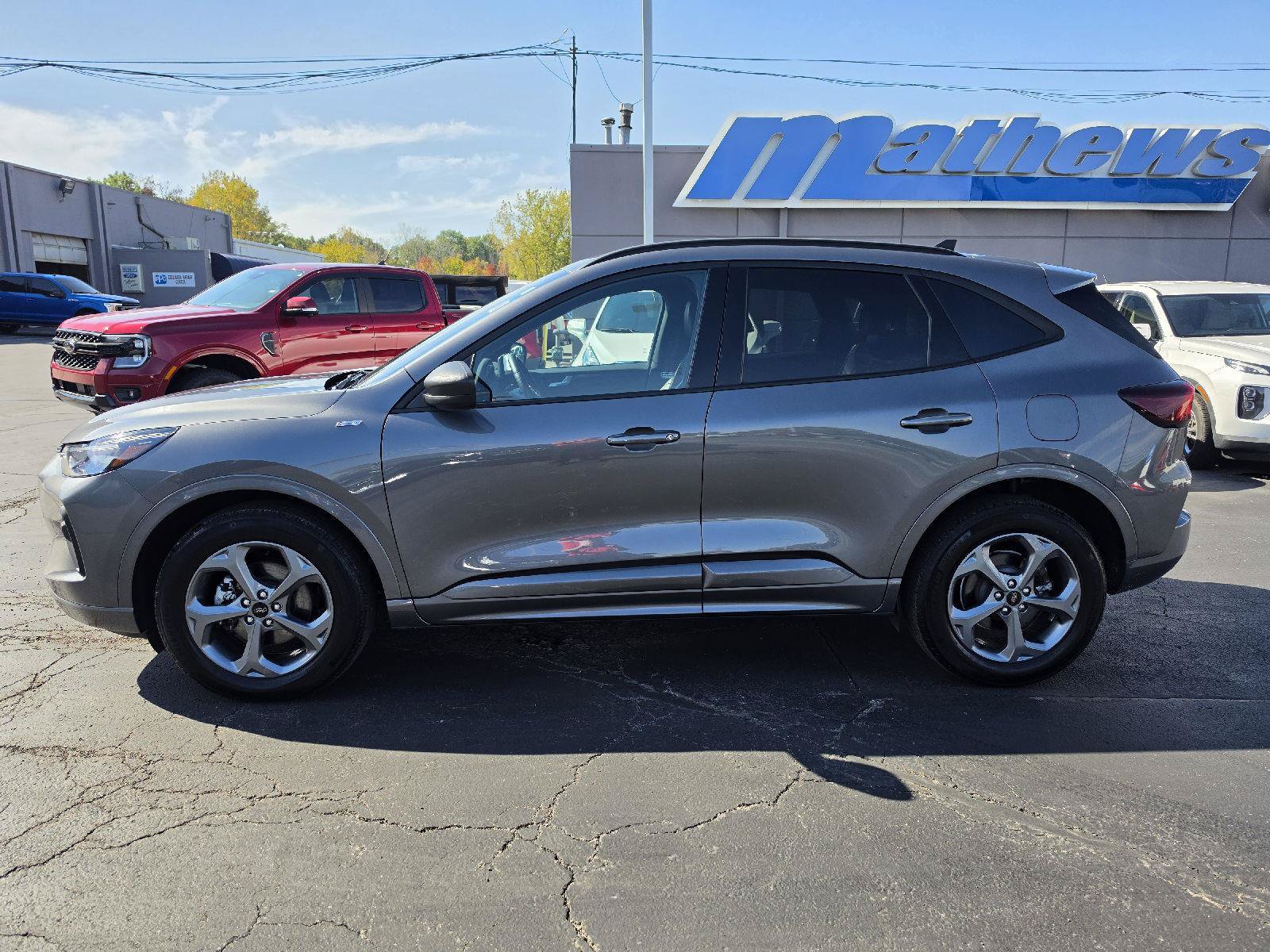 Used 2024 Ford Escape ST-Line w/ Tech Pack #1 AWD/4WD image 2