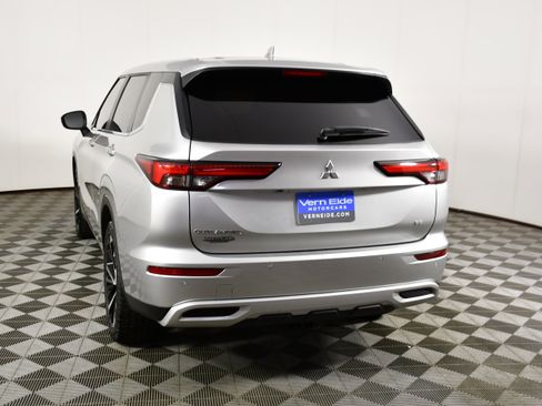 Used 2022 Mitsubishi Outlander SE AWD/4WD image 7