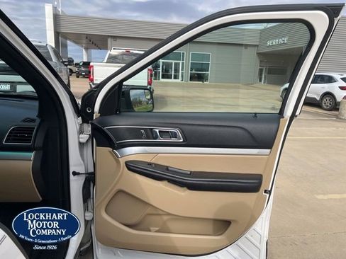 Used 2016 Ford Explorer XLT w/ Equipment Group 202A image 24