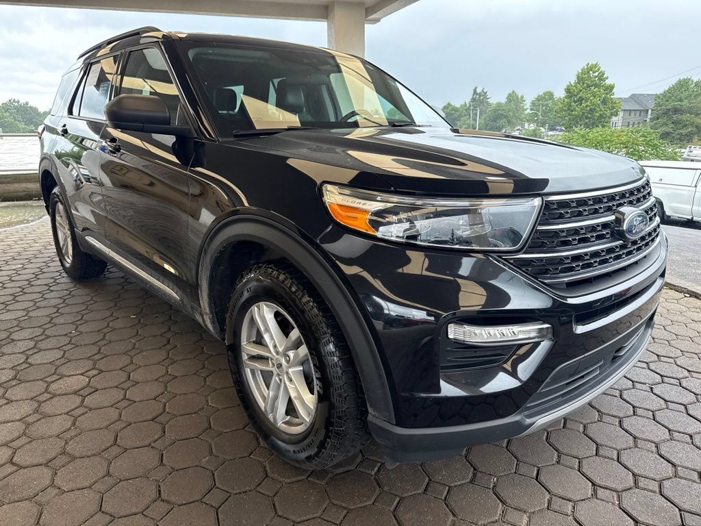Certified 2023 Ford Explorer XLT w/ Equipment Group 202A AWD/4WD image 4