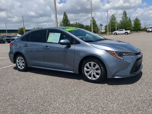 Used 2024 Toyota Corolla LE FWD image 2