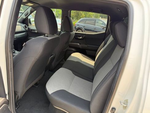 Used 2022 Toyota Tacoma TRD Off-Road image 16