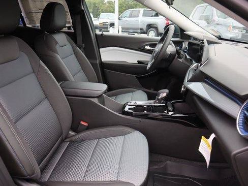 Used 2025 Chevrolet Trax LT w/ Driver Confidence Package FWD image 22
