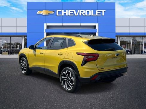 Certified 2024 Chevrolet Trax RS w/ Sunroof Package FWD image 5