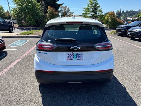 Used 2023 Chevrolet Bolt LT w/ Infotainment Package FWD image 8