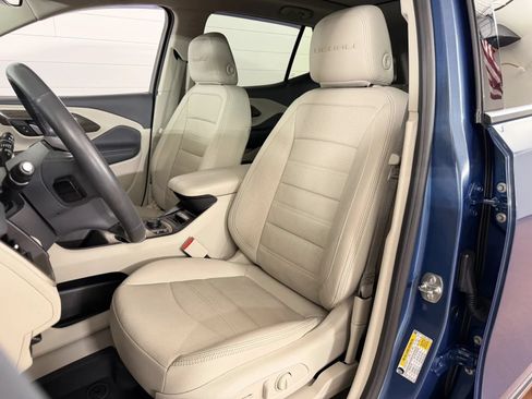 Used 2024 GMC Terrain Denali w/ Denali Premium Package AWD/4WD image 12