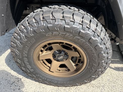 New 2025 Jeep Gladiator Sport AWD/4WD image 21